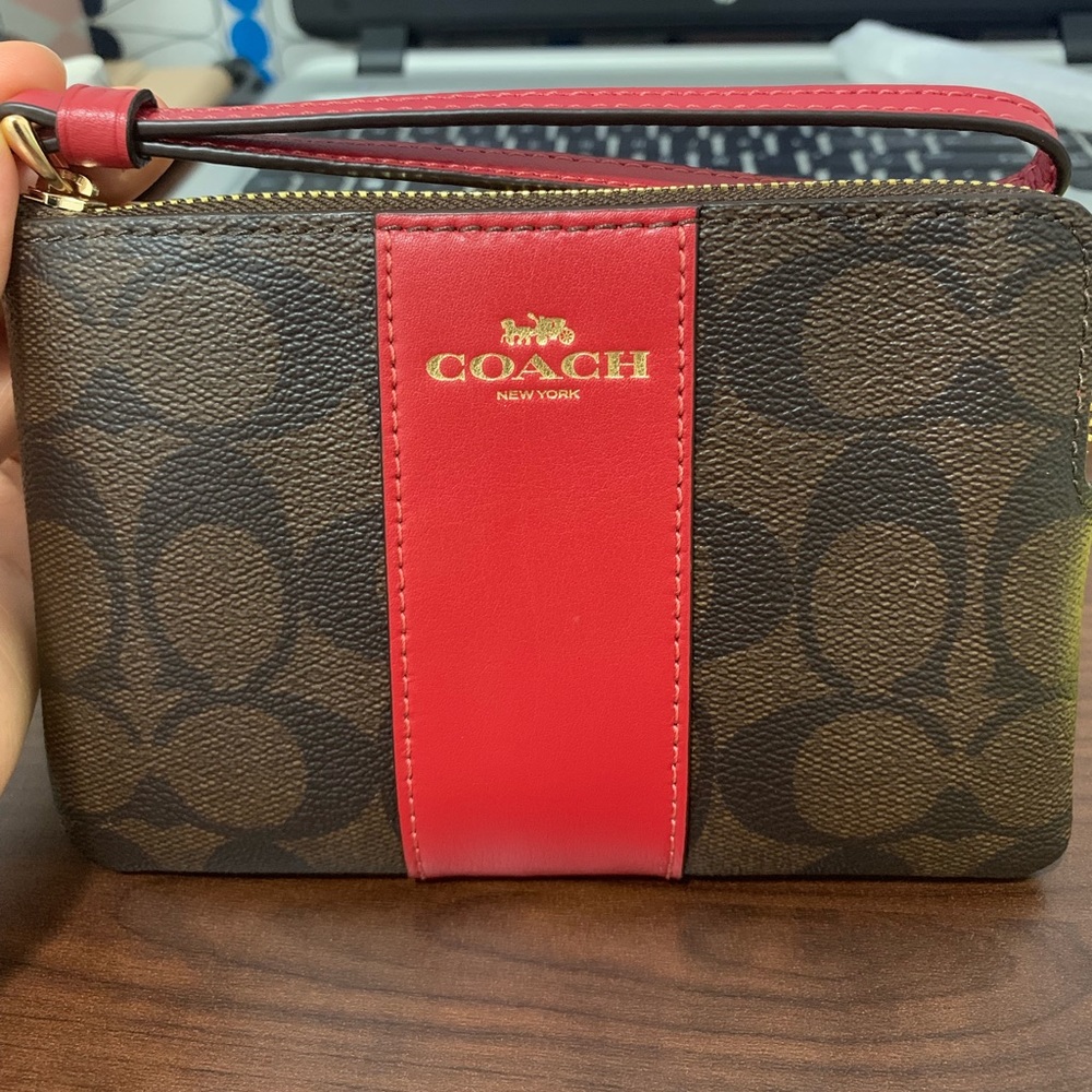 Authentic👛COACH Corner Zip Wristlet